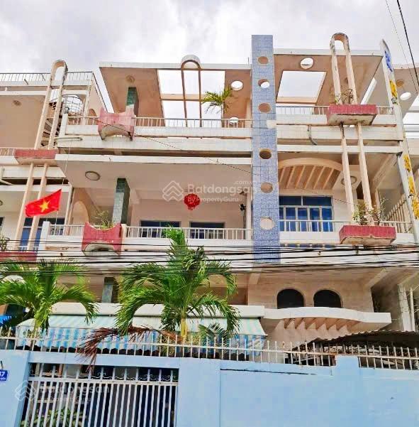 Nhà 3 tầng mặt tiền mặt tiền ngô đến, ngang 10m * cách 2/4 150m  giá 70tr/m2