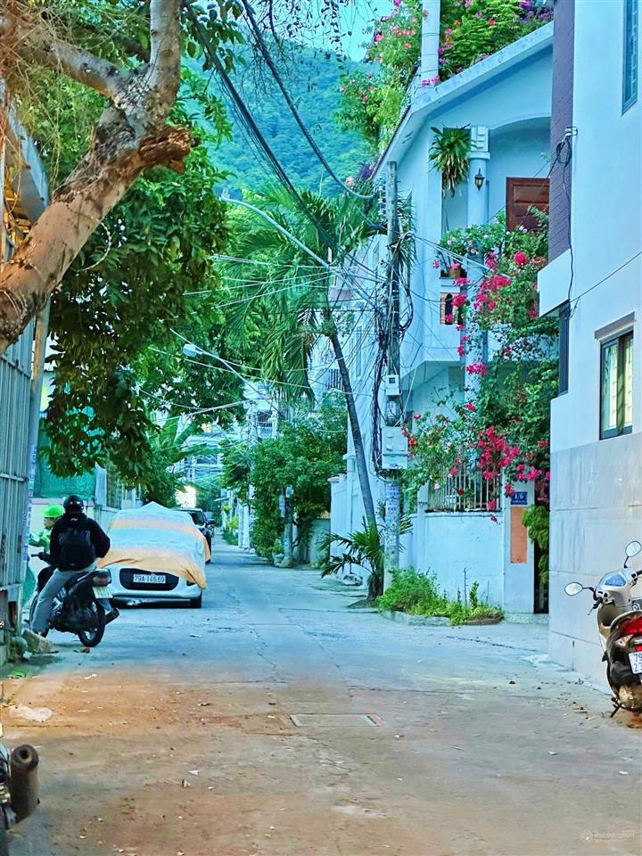 Góc 2 mặt tiền hẻm nguyễn khắc viện, ngang 5m * cách biển ba làng 300m * giá 4,9 tỷ