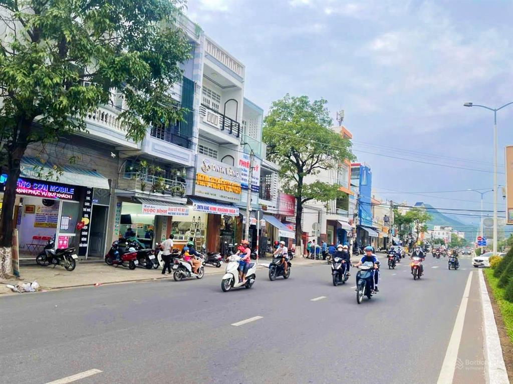 Nhà 2 tầng mặt tiền đường 2/4  sát phường vĩnh hải cũ { kinh doanh bao ổn áp }  giá  12 tỷ