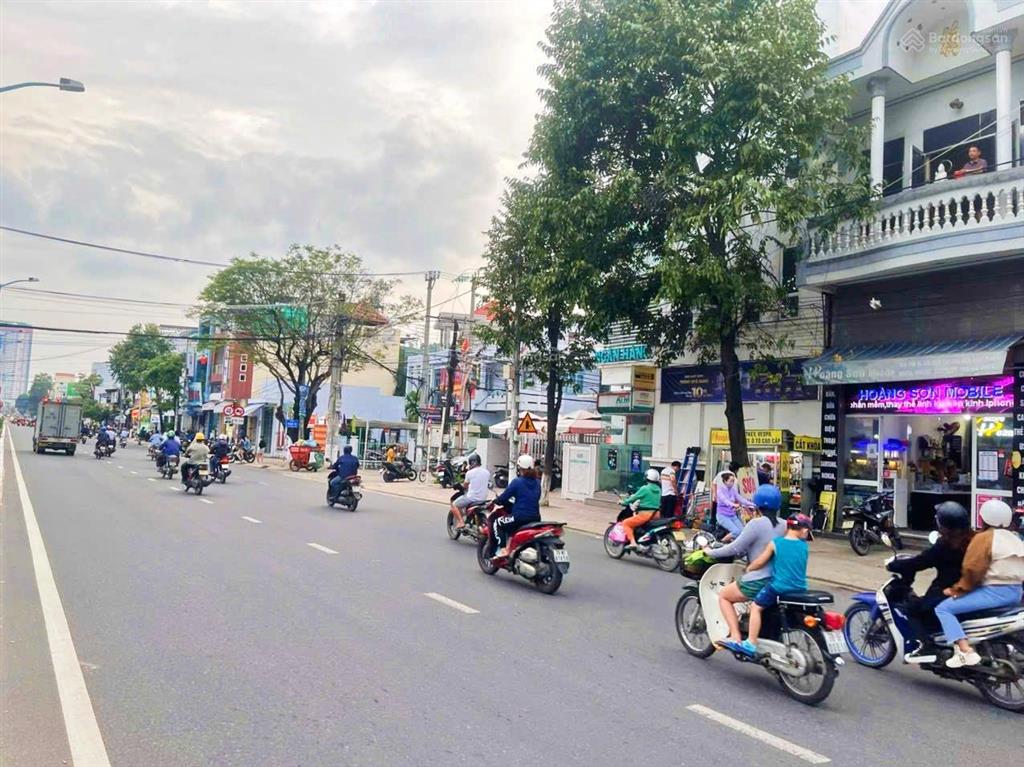 Nhà 2 tầng mặt tiền đường 2/4  sát phường vĩnh hải cũ { kinh doanh bao ổn áp }  giá  12 tỷ