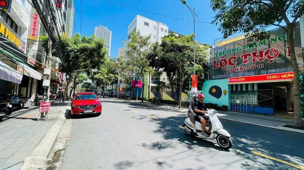 Khách sạn 6,5 tầng hoàng hoa thám, siêu mê, ra biển trần phú 250m, giá 20,5 tỷ