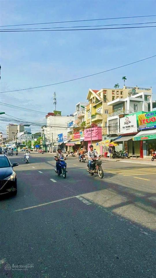 Nhà 3 tầng mặt tiền đường 2/4, gần đại học nha trang, sẵn dòng tiền cho thuê, giá 17 tỷ