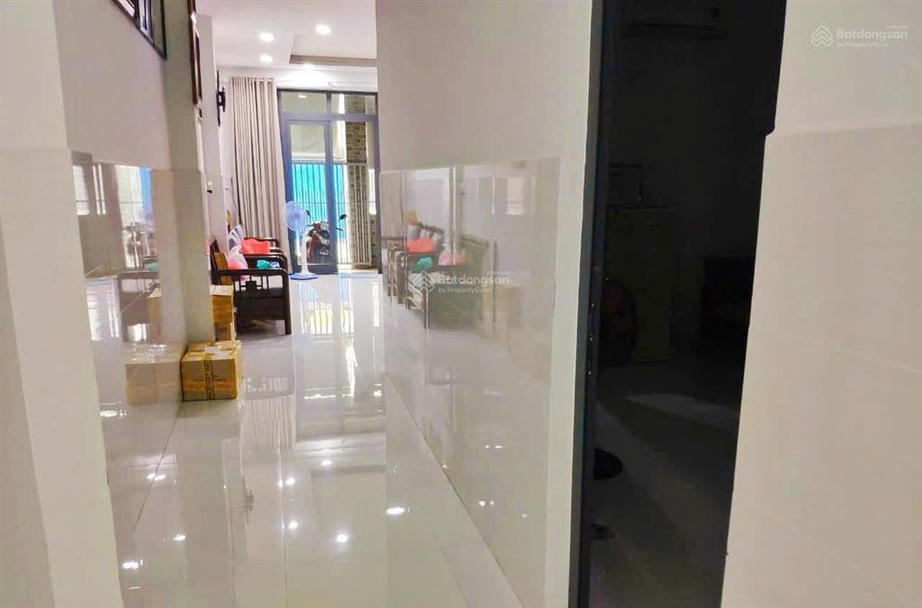Nhà 2,5 tầng sát chung cư hoàng quân, hiếm, cách biển 900m. giá 7,9 tỷ