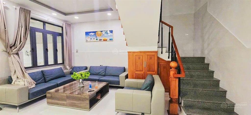 Nhà 2,5 tầng sát chung cư hoàng quân, hiếm, cách biển 900m. giá 7,9 tỷ