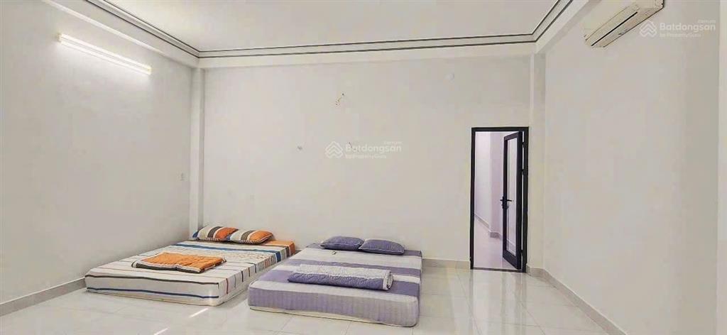 Nhà 2,5 tầng sát chung cư hoàng quân, hiếm, cách biển 900m. giá 7,9 tỷ