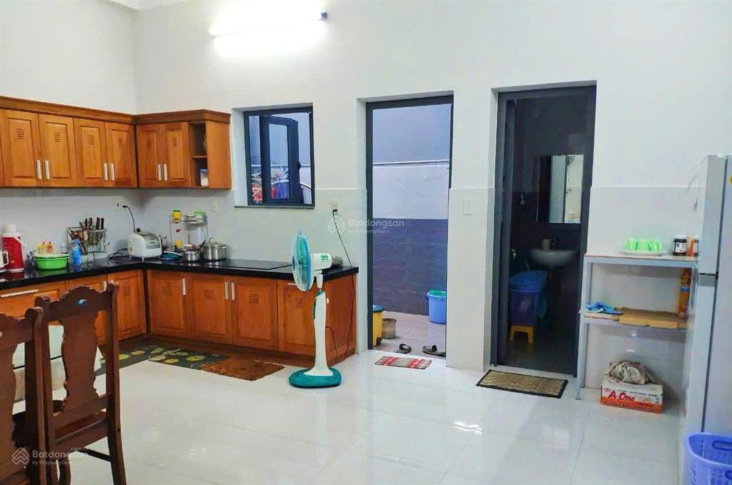 Nhà 2,5 tầng sát chung cư hoàng quân, hiếm, cách biển 900m. giá 7,9 tỷ