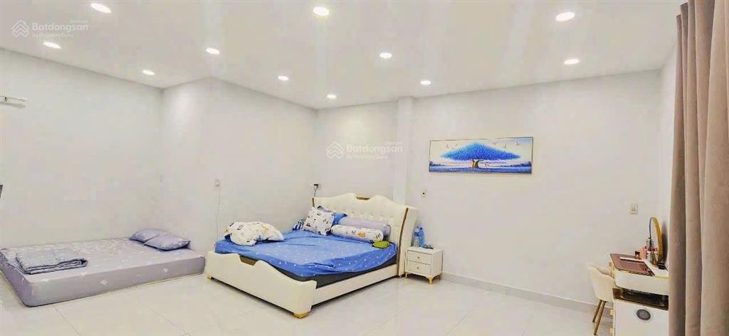 Nhà 2,5 tầng sát chung cư hoàng quân, hiếm, cách biển 900m. giá 7,9 tỷ