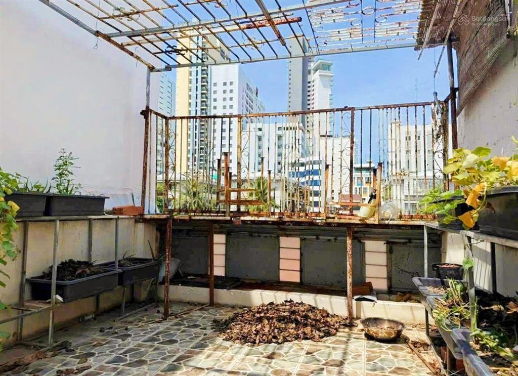 [ nhà 4 tầng bạch đằng hẻm ô tô tải nhỏ ] * ra biển trần phú  350m  giá 6 tỷ.