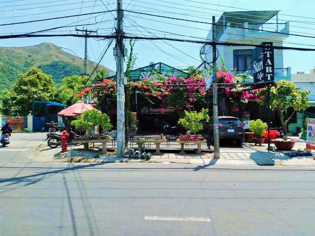 Góc 2 mặt tiền nguyễn phong sắc, đang kinh doanh cà phê * mặt đường 2/4 giá 75tr/m²