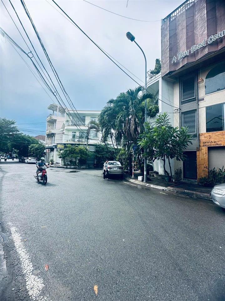 Mặt tiền âu cơ, ngang hơn 9m, tân tiến, nha trang