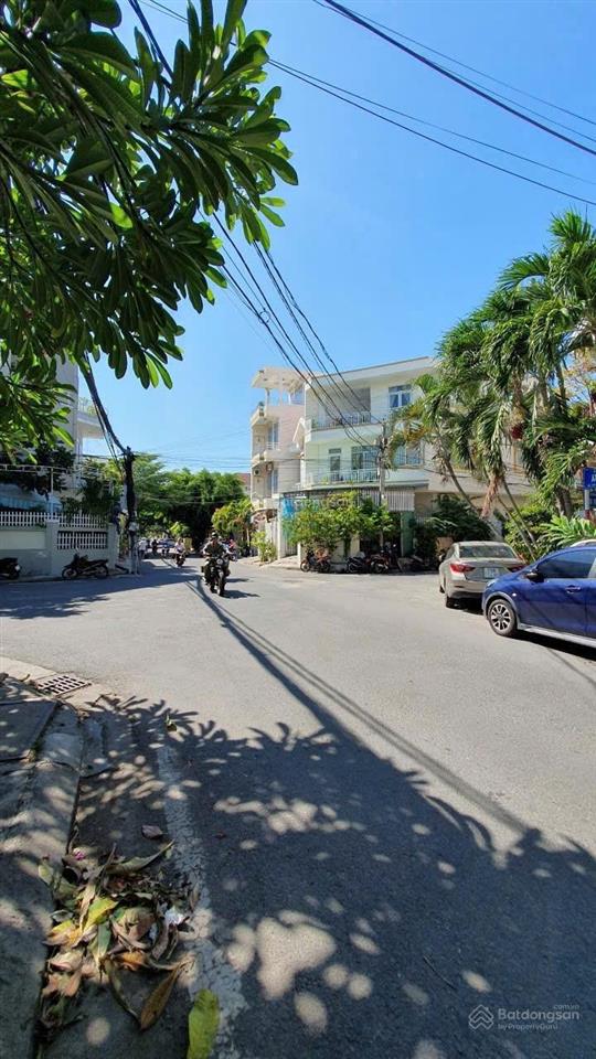 Mặt tiền âu cơ, ngang hơn 9m, tân tiến, nha trang