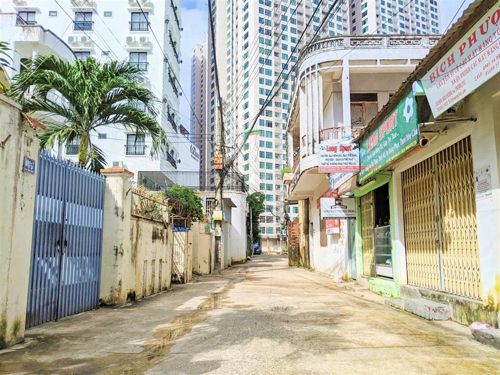 Nhà đoàn trần nghiệp, cách biển hòn chồng 200m, hẻm ô tô thông cao văn bé, giá 8,868 tỷ