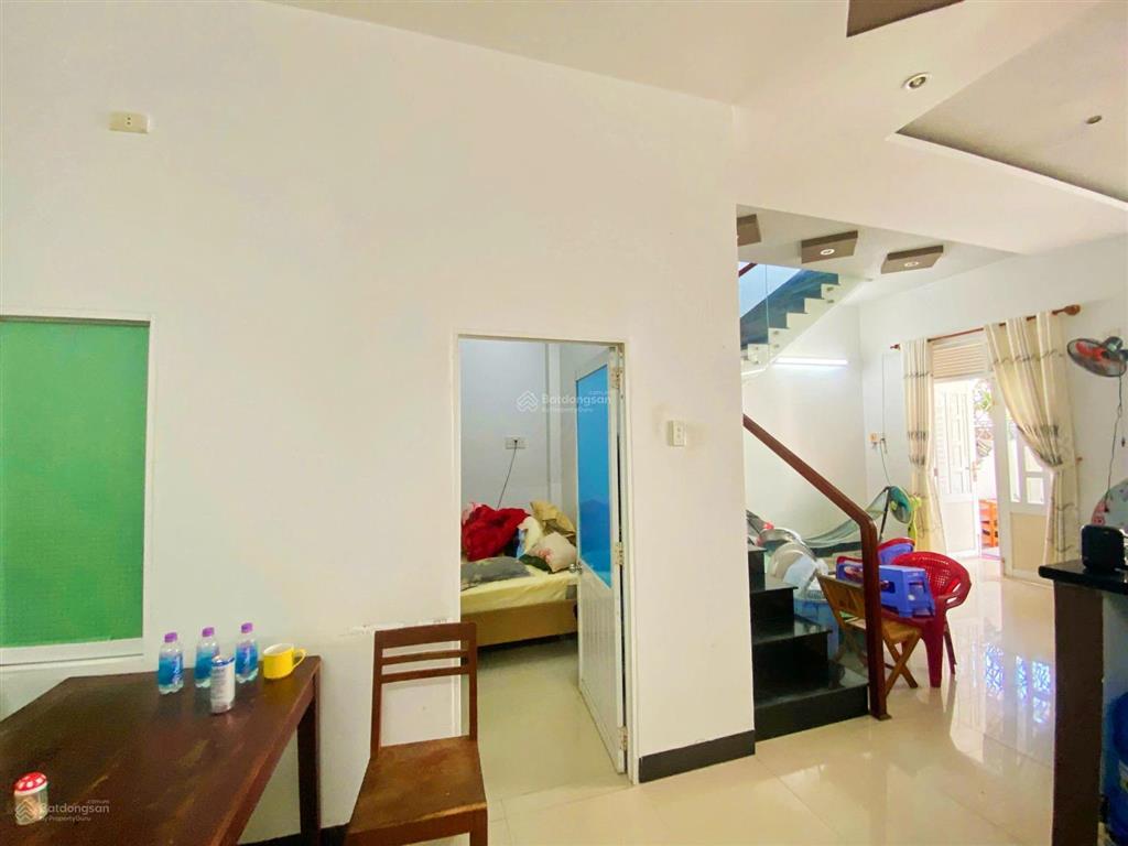 Nhà 2 tầng mới, 2 mặt tiền, ô tô đặng lộ cách biển hòn chồng 1km giá 4,5 tỷ