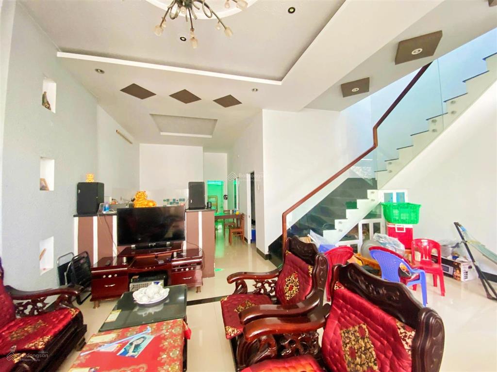 Nhà 2 tầng mới, 2 mặt tiền, ô tô đặng lộ cách biển hòn chồng 1km giá 4,5 tỷ