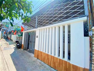 Nhà 2 tầng mới, 2 mặt tiền, ô tô đặng lộ cách biển hòn chồng 1km giá 4,6 tỷ