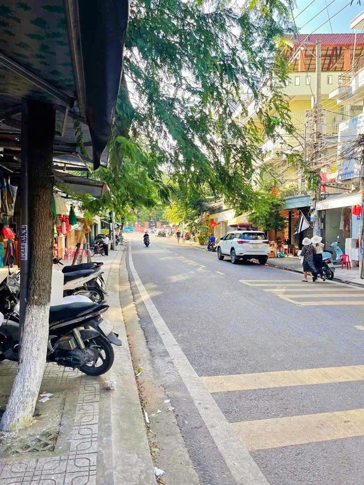 [ nhà 3 tầng mặt tiền tháp bà  cách biển trần phú 500m ] giá  4,5 tỷ