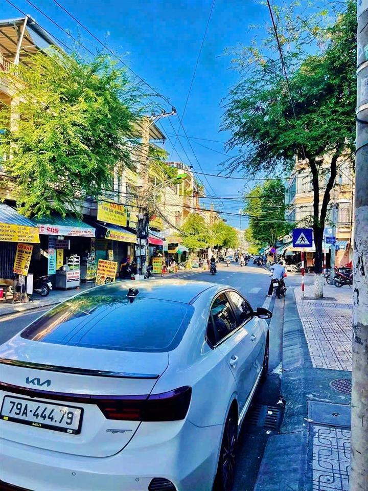 [ nhà 3 tầng mặt tiền tháp bà  cách biển trần phú 500m ] giá  4,5 tỷ