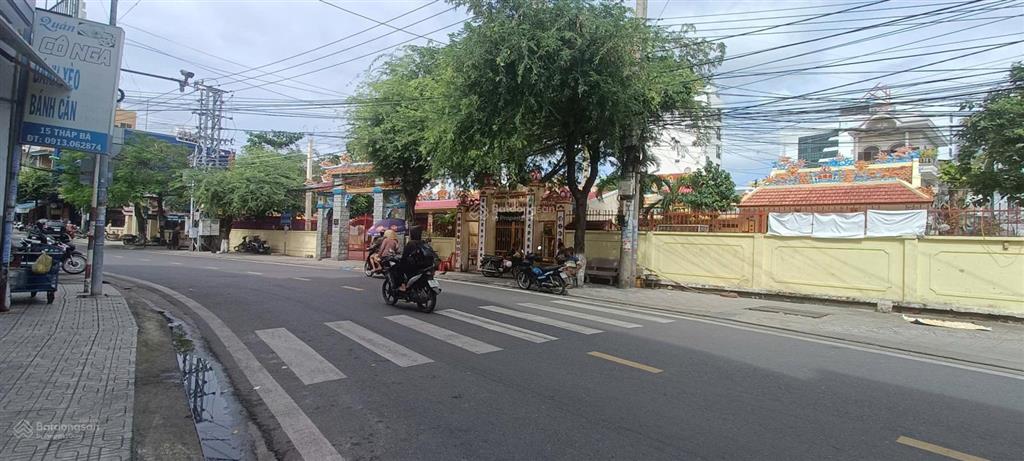 [ nhà góc 2 mặt tiền tháp bà  cách biển trần phú 100m ]  giá  6 tỷ