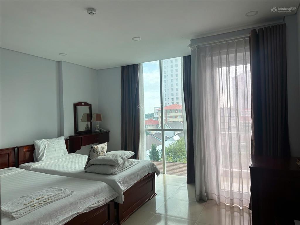 Khách sạn 20 phòng gần biển hòn chồng  đầy đủ pccc  cách biển 60m