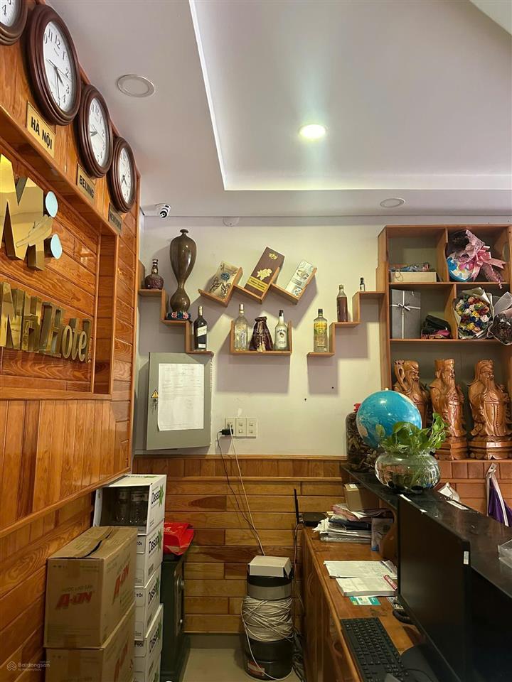 Khách sạn 20 phòng gần biển hòn chồng  đầy đủ pccc  cách biển 60m