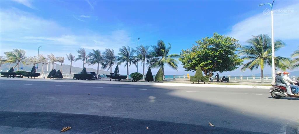 Khách sạn 20 phòng gần biển hòn chồng  đầy đủ pccc  cách biển 60m