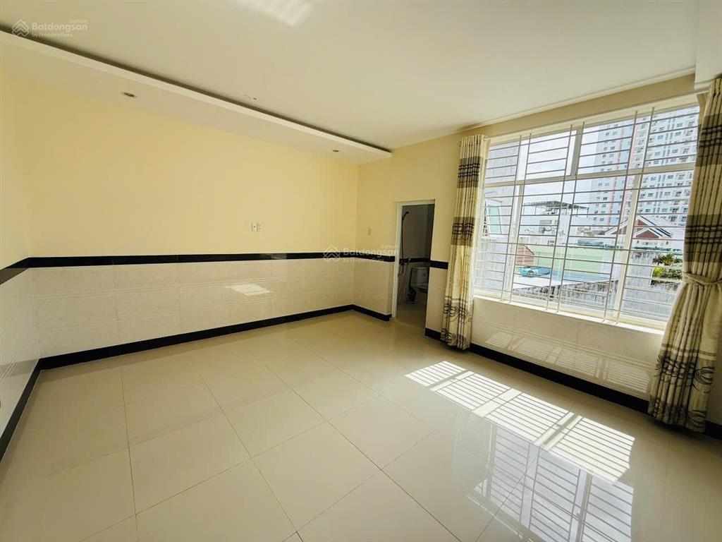 Nhà 4 tầng mặt tiền điện biên phủ, cách biển hòn chồng 1,2km. giá 13,3 tỷ