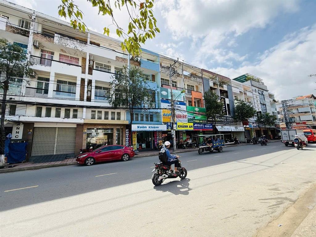 Nhà 4 tầng mặt tiền điện biên phủ, cách biển hòn chồng 1,2km. giá 13,3 tỷ