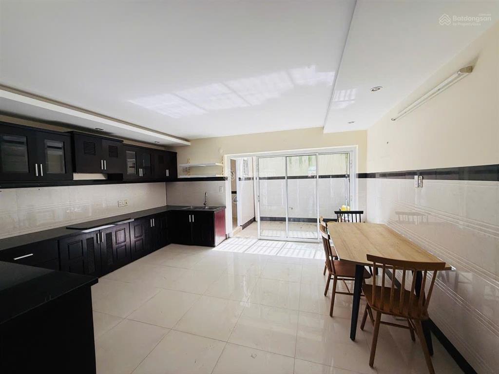 Nhà 4 tầng mặt tiền điện biên phủ, cách biển hòn chồng 1,2km. giá 13,3 tỷ