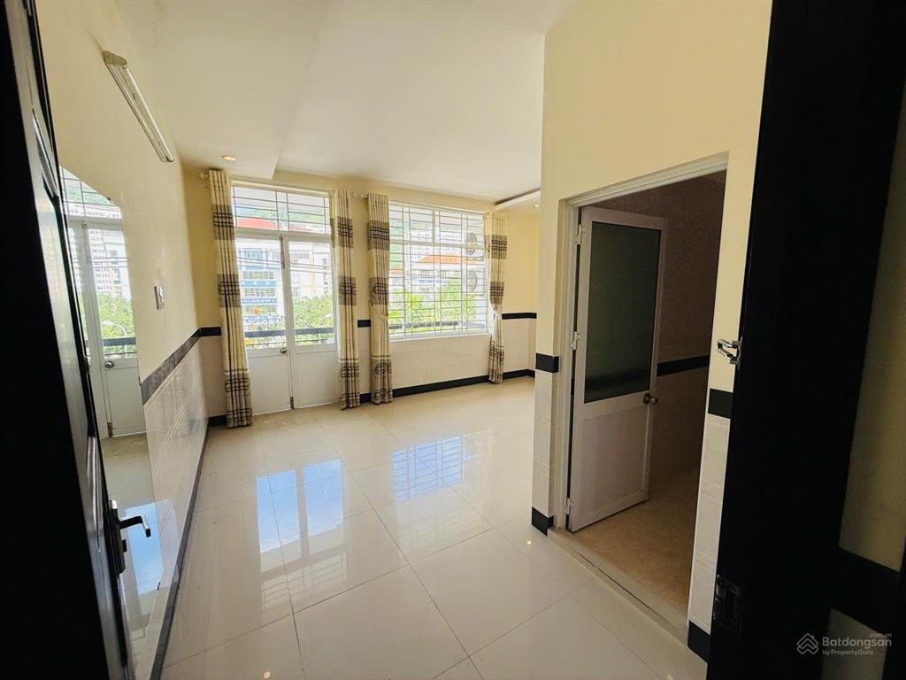 Nhà 4 tầng mặt tiền điện biên phủ, cách biển hòn chồng 1,2km. giá 13,3 tỷ