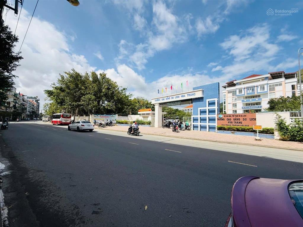 Nhà 4 tầng mặt tiền điện biên phủ, cách biển hòn chồng 1,2km. giá 13,3 tỷ