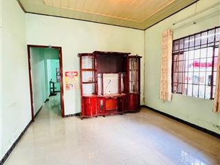 Hẻm ô tô (nằm giữa nguyễn biểu + mai xuân thưởng) cách biển hòn chồng 650m