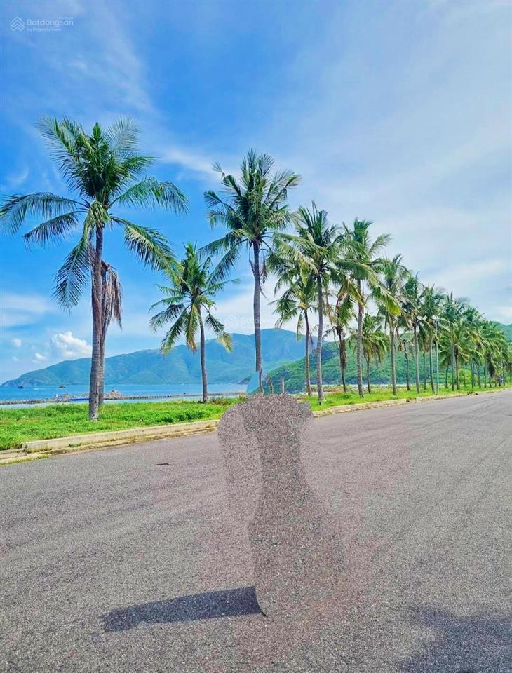 Vị trí đỉnh cao, góc 2 mặt tiền kdt an viên  đối diện chung cư ,cách biển  100m giá  33 tỷ