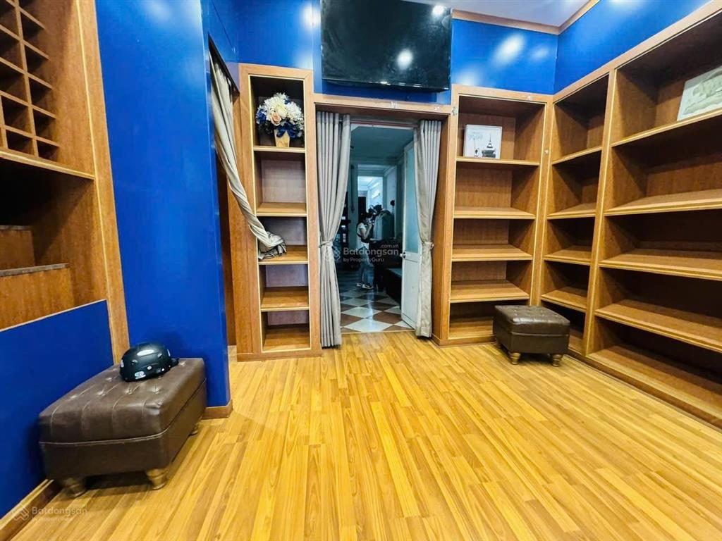 Nhà 4 tầng thống nhất, vị trí sầm uất kinh doanh tốt. giá 18,6 tỷ