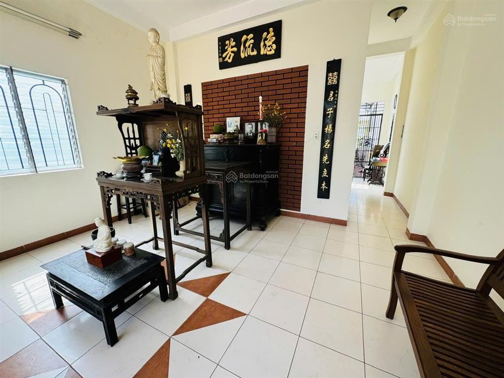 Nhà 4 tầng thống nhất, vị trí sầm uất kinh doanh tốt. giá 18,6 tỷ