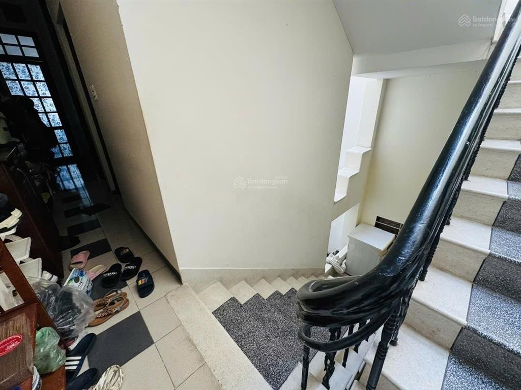 Nhà 4 tầng thống nhất, vị trí sầm uất kinh doanh tốt. giá 18,6 tỷ