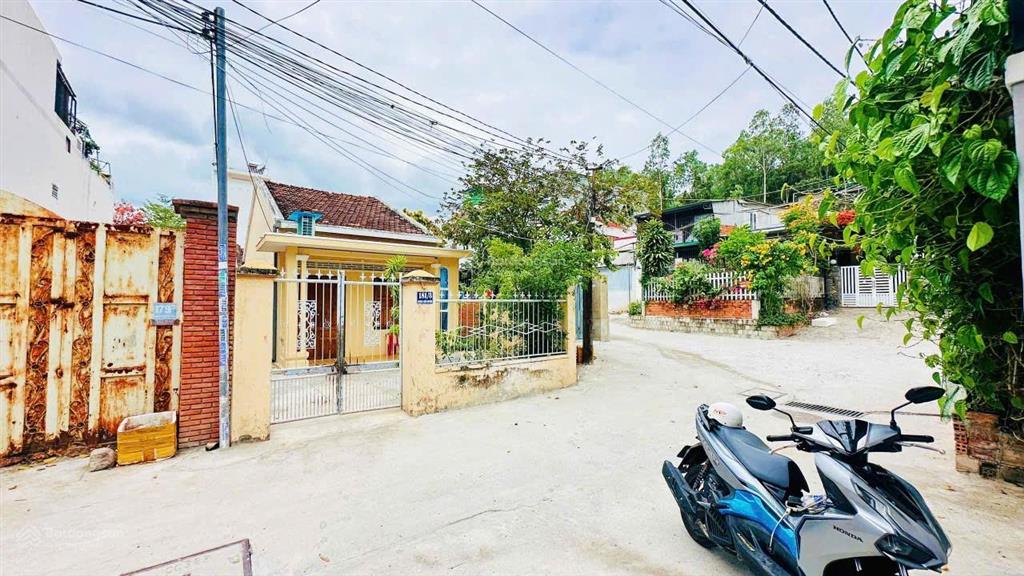 Ô tô dương hiến quyền  gần mường thanh ba làng * cách biển 200m * giá 7,6 tỷ