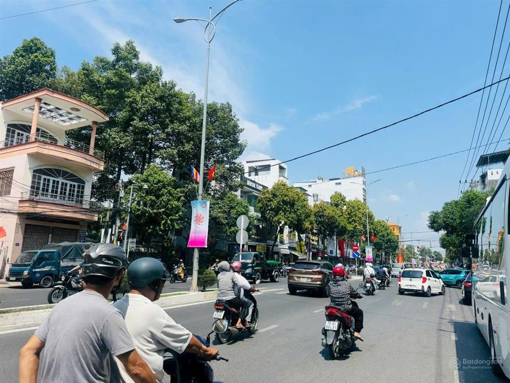 Nhà 3 tầng 23/10  đối diện chùa long sơn ( phù hợp cho người tu hành đắc đạo giá 17 tỷ