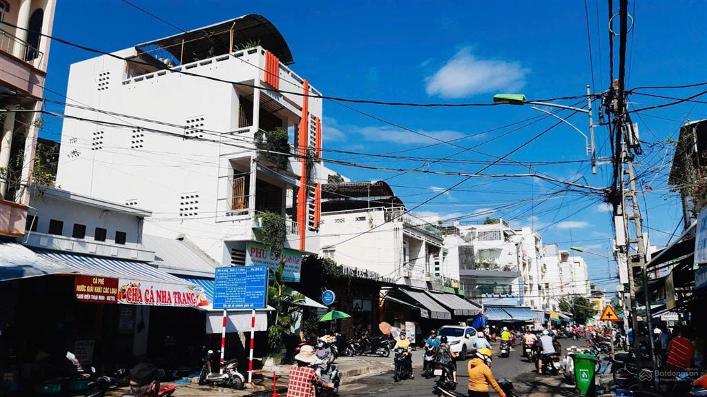 Nhà 3,5 tầng mặt tiền võ trứ  2 mặt thoáng * sau lưng chợ xóm mới  giá 15 tỷ