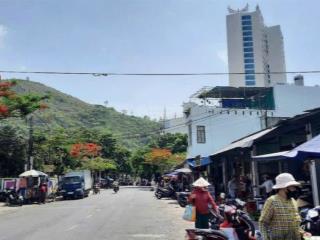 Mặt tiền dương hiến quyền  đối diện mầm non sao biển ba làng } đi ra biển  200m. giá 11,5 tỷ