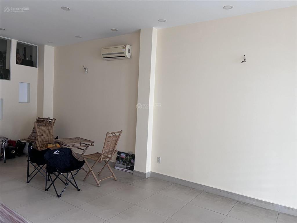 Cần cho thuê mặt bằng tầng trệt diện tích 50m2, mặt tiền đường tên lửa sát bên aeon mall bình tân