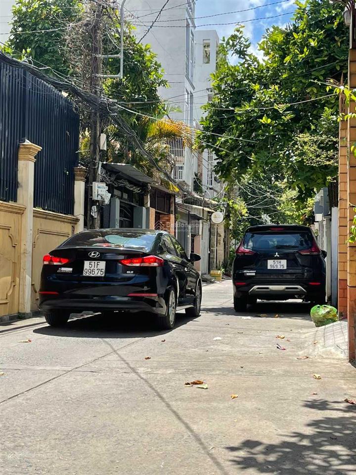 Bán gấp khuôn đất 8x26m, vuông vức, đang làm bãi giữ xe ô tô, p24, bình thạnh giá chỉ 89tr/m2