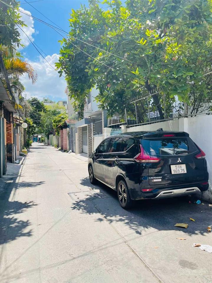 Bán gấp khuôn đất 8x26m, vuông vức, đang làm bãi giữ xe ô tô, p24, bình thạnh giá chỉ 89tr/m2