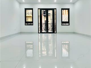 Cho thuê văn phòng 75m2 tại nguyễn tuân. chia sẵn 2 phòng