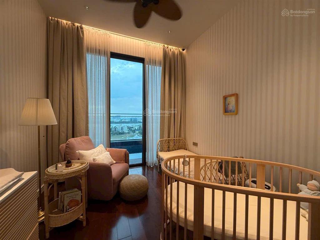 Bán biệt thự trên không 4 phòng ngủ 325m2 có hồ bơi riêng, nội thất cao cấp, view sông sài gòn