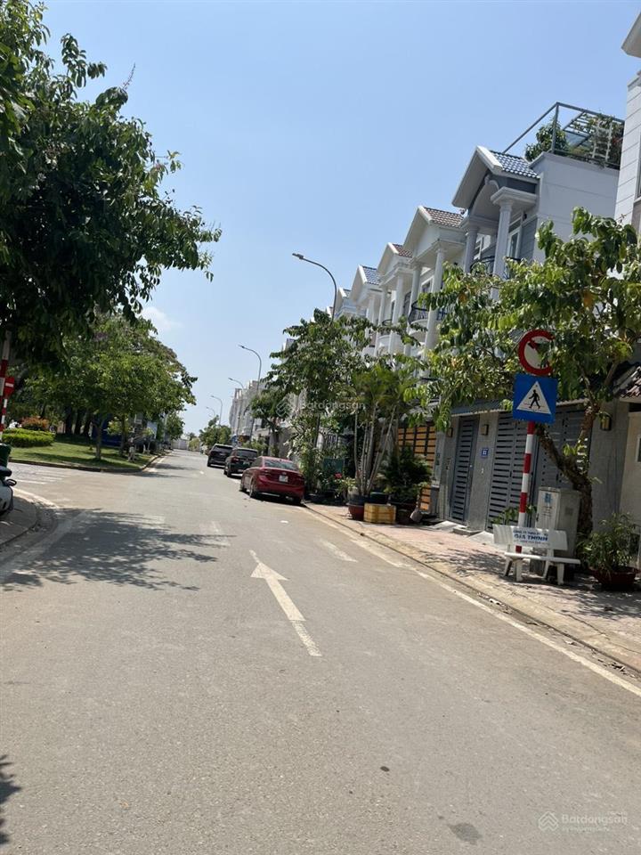 Chính chủ bán nhà khu đồng bộ kdc centana đường trường lưu p long trường tp thủ đức
