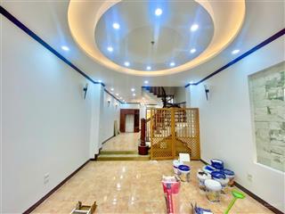 Cho thuê nhà nguyễn khánh toàn	dt 80m, 4 tầng, mt 5m, t1 chia 2p + sân, trên chia 2p/tầng,điều hòa
