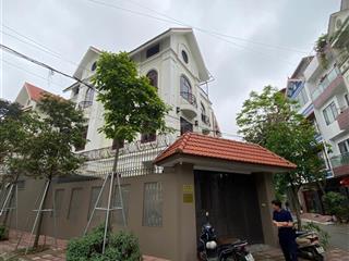 Cho thuê nhà simco vạn phúc dt 230m x 4 tầng mặt tiền 15m chia 2 phòng tầng điều hòa nóng lạnh 35tr