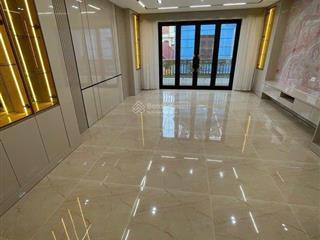 Cho thuê nhà trường chinh, đống đa	dt 55m, 5 tầng, mt 4 m, chia 2p/ tầng, điều hòa nóng lạnh