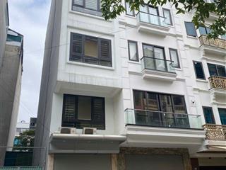 Cho thuê nhà phú diễn, btl	dt 60m, 6 tầng, mt 4m, chia 2p/tầng, thang máy + vs giữa, điều hòa. nl