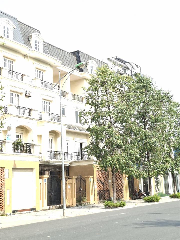 Bán liền kề lideco , dt 84m , mặt tiền 7m, hai mặt đường , mặt trước đường 24m , giá 17 tỷ
